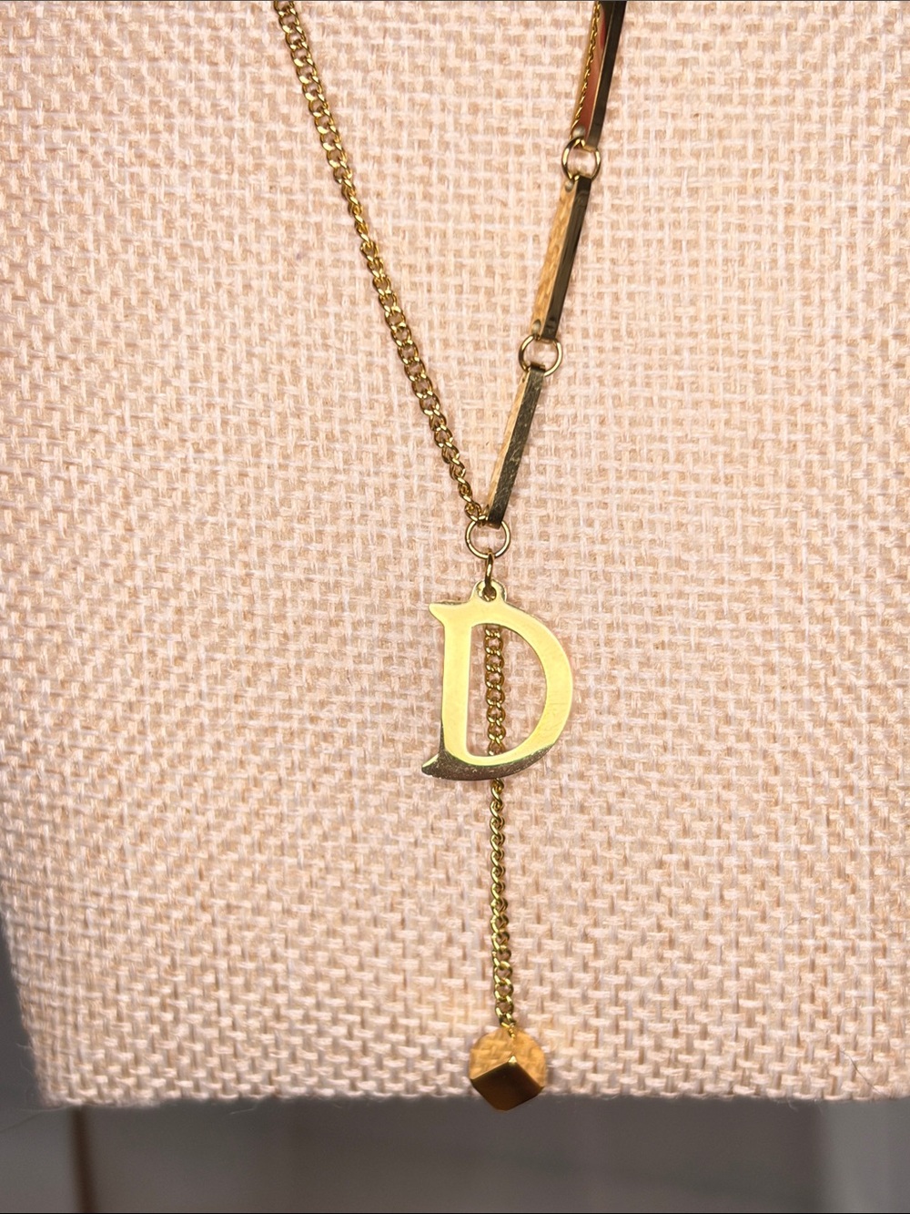 D style necklace in stainless steel gold tone